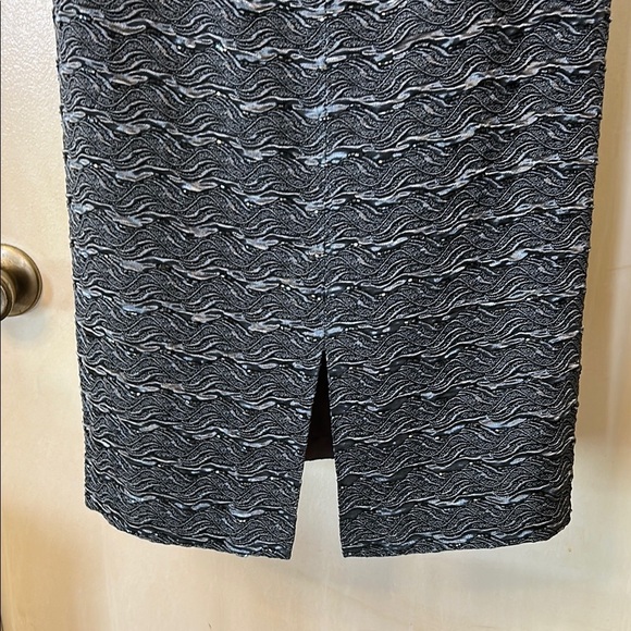 Carmen Marc Valvo Gray Sleeveless Beaded Sheath Dress size 6 - Picture 9 of 12